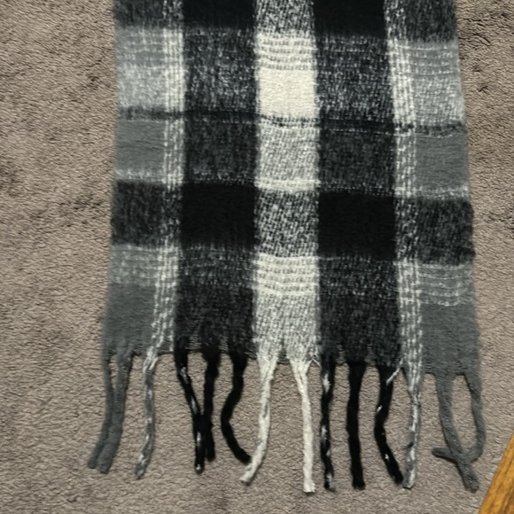 NWT jack & missy Oversized Scarf/Wrap-Plaid in Gray/Black-Twisted Fringe Detail - Picture 13 of 15
